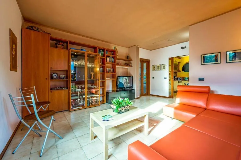Villa Iris -Pet Friendly Stay - Garden - Private Parking- Bike Friendly Holiday House Colico