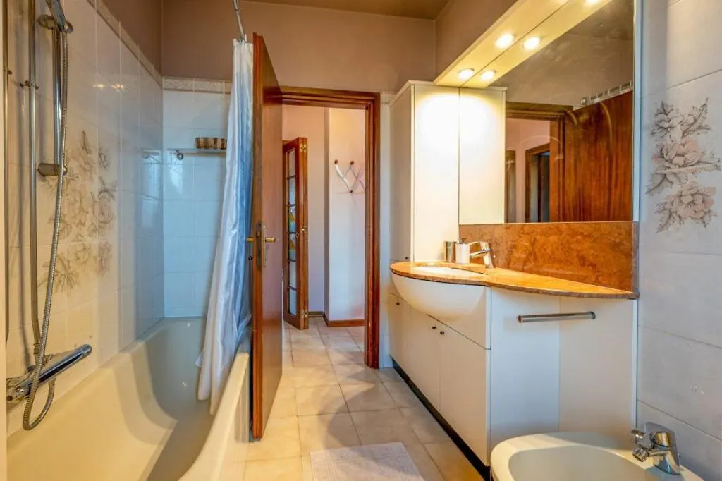 Villa Iris -Pet Friendly Stay - Garden - Private Parking- Bike Friendly Holiday House Colico 0*,