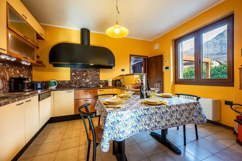 Villa Iris -Pet Friendly Stay - Garden - Private Parking- Bike Friendly Holiday House Colico