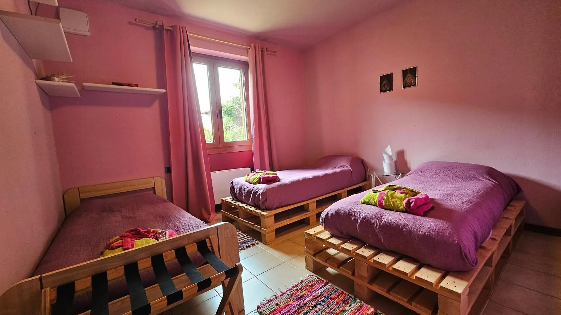 Villa Iris -Pet Friendly Stay - Garden - Private Parking- Bike Friendly Holiday House Colico 0*,  Włochy