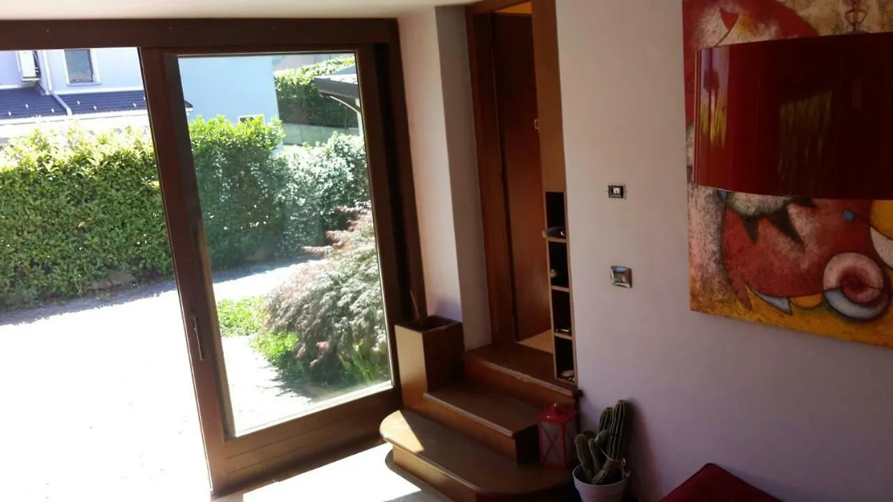 Villa Iris -Pet Friendly Stay - Garden - Private Parking- Bike Friendly Holiday House Colico