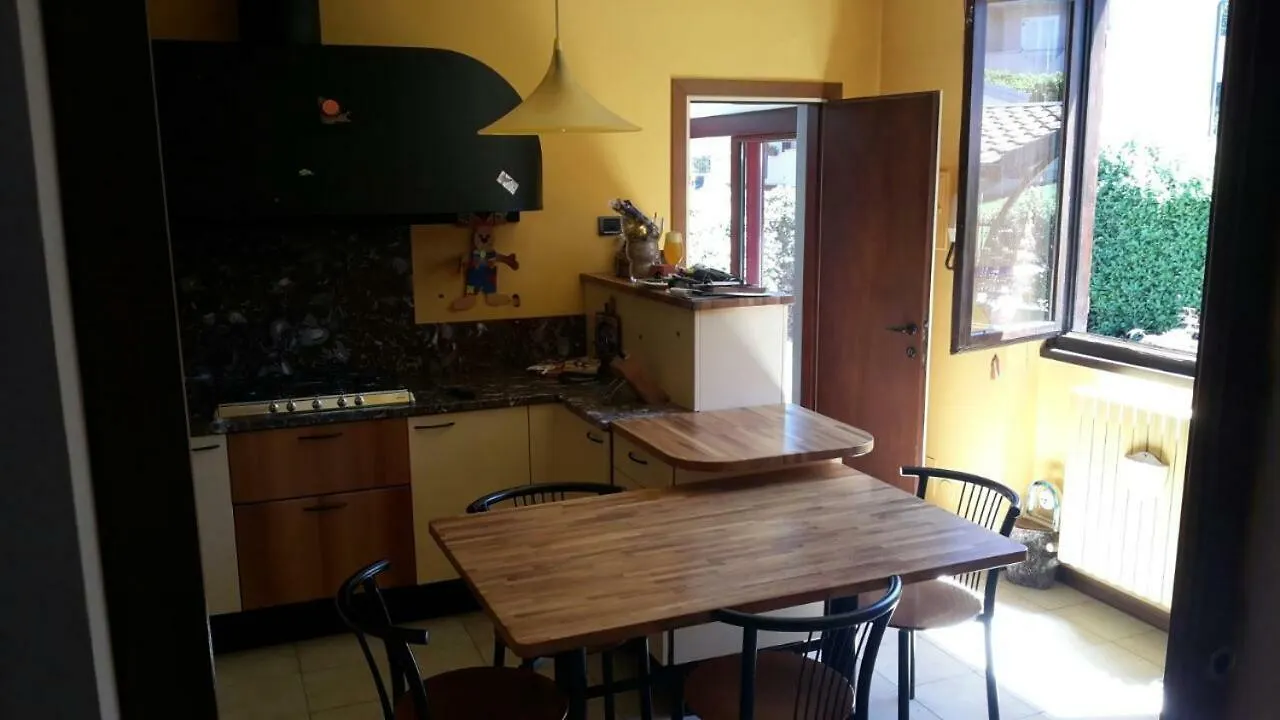 Villa Iris -Pet Friendly Stay - Garden - Private Parking- Bike Friendly Holiday House Colico
