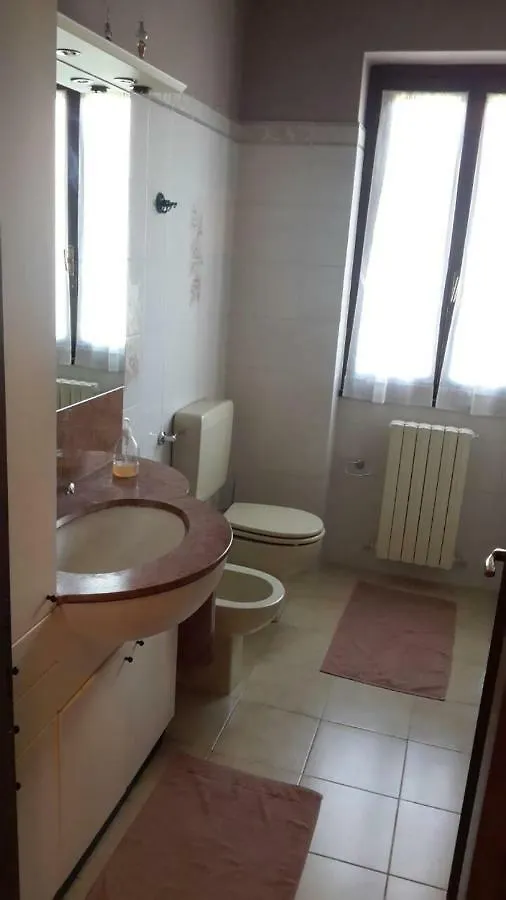 Villa Iris -Pet Friendly Stay - Garden - Private Parking- Bike Friendly Holiday House Colico Włochy