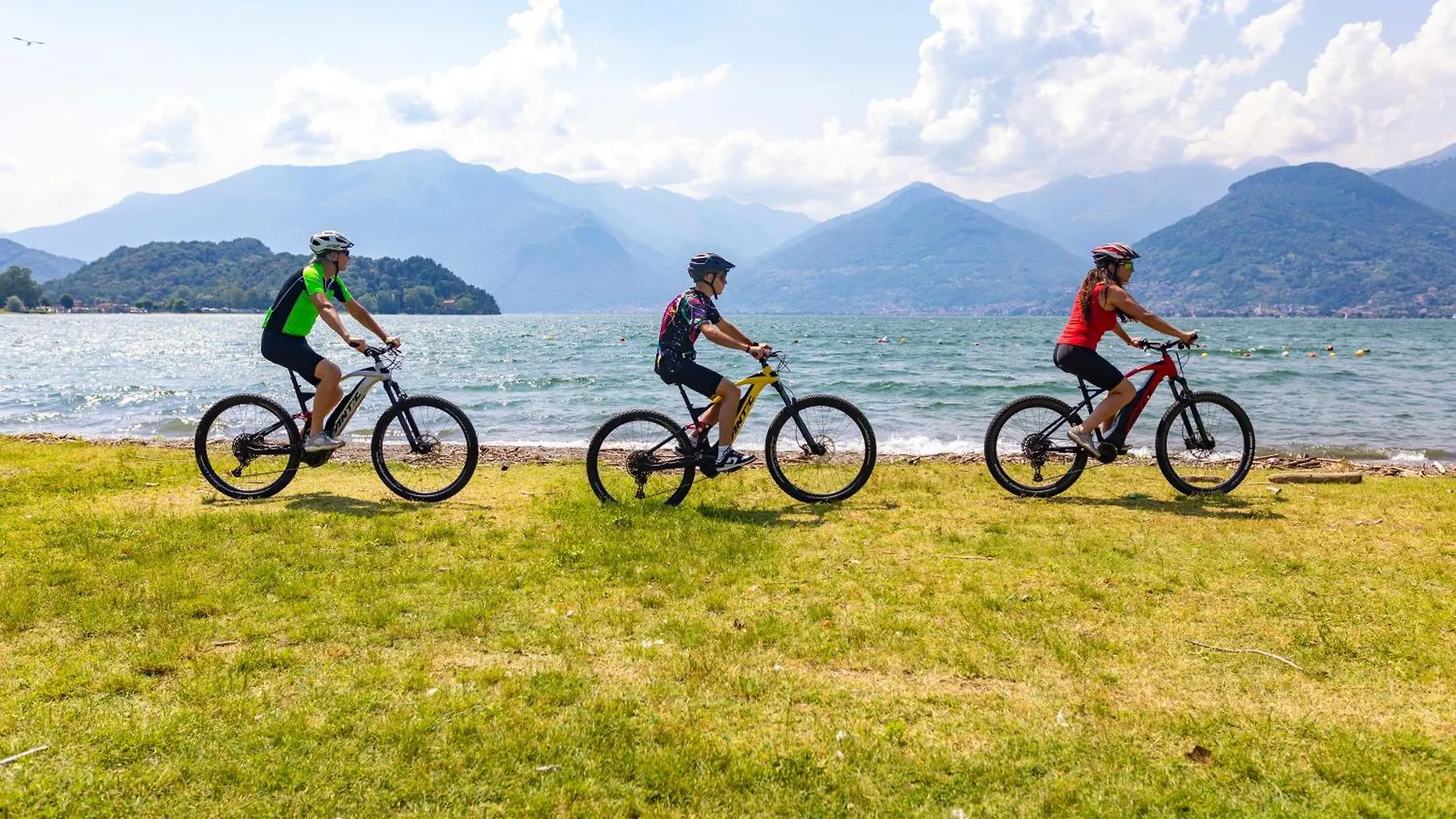 Villa Iris -Pet Friendly Stay - Garden - Private Parking- Bike Friendly Holiday House Colico Italië